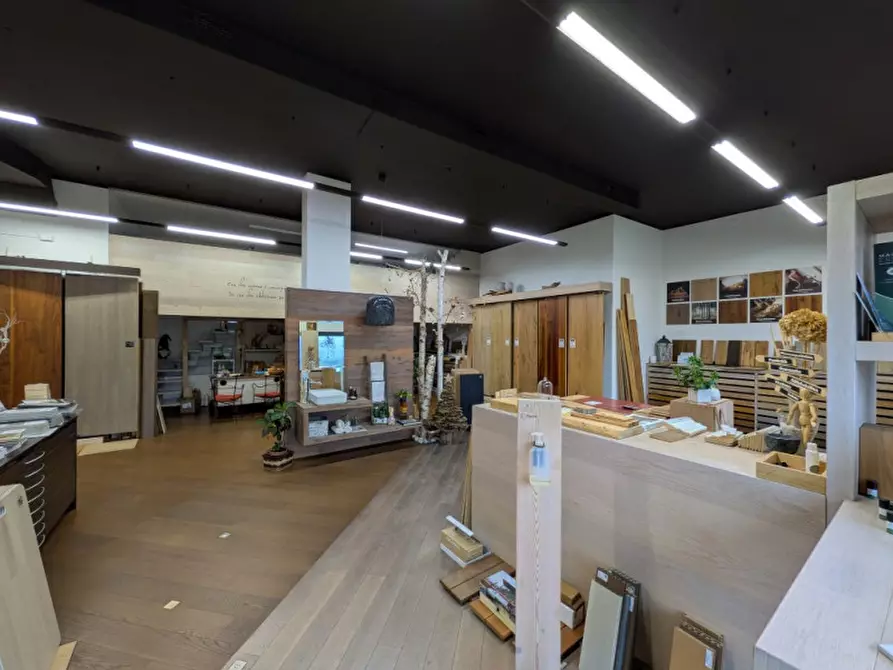 Immagine 5 di Negozio in vendita  in via valpantena, 18 a Verona