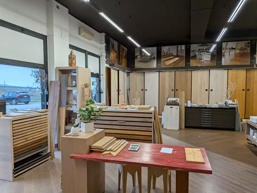 Immagine 10 di Negozio in vendita  in via valpantena, 18 a Verona