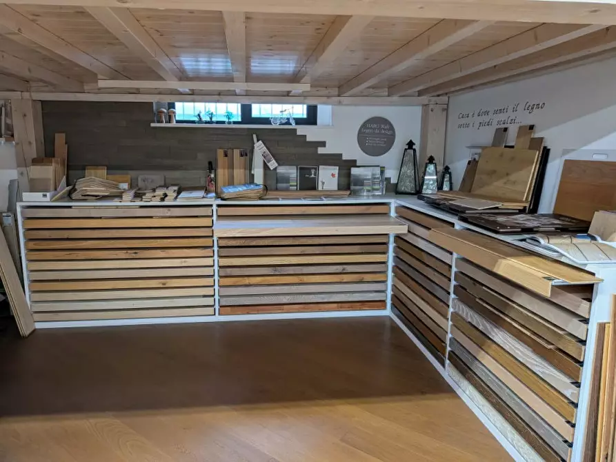 Immagine 12 di Negozio in vendita  in via valpantena, 18 a Verona