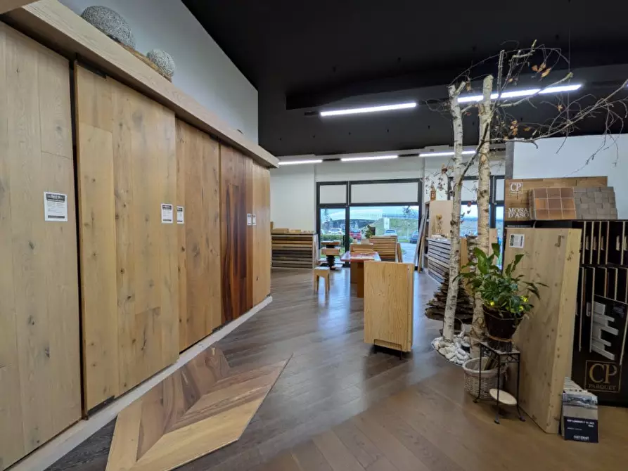 Immagine 14 di Negozio in vendita  in via valpantena, 18 a Verona