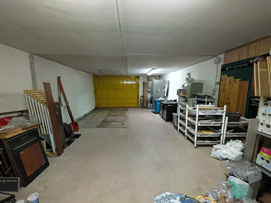 Immagine 20 di Negozio in vendita  in via valpantena, 18 a Verona