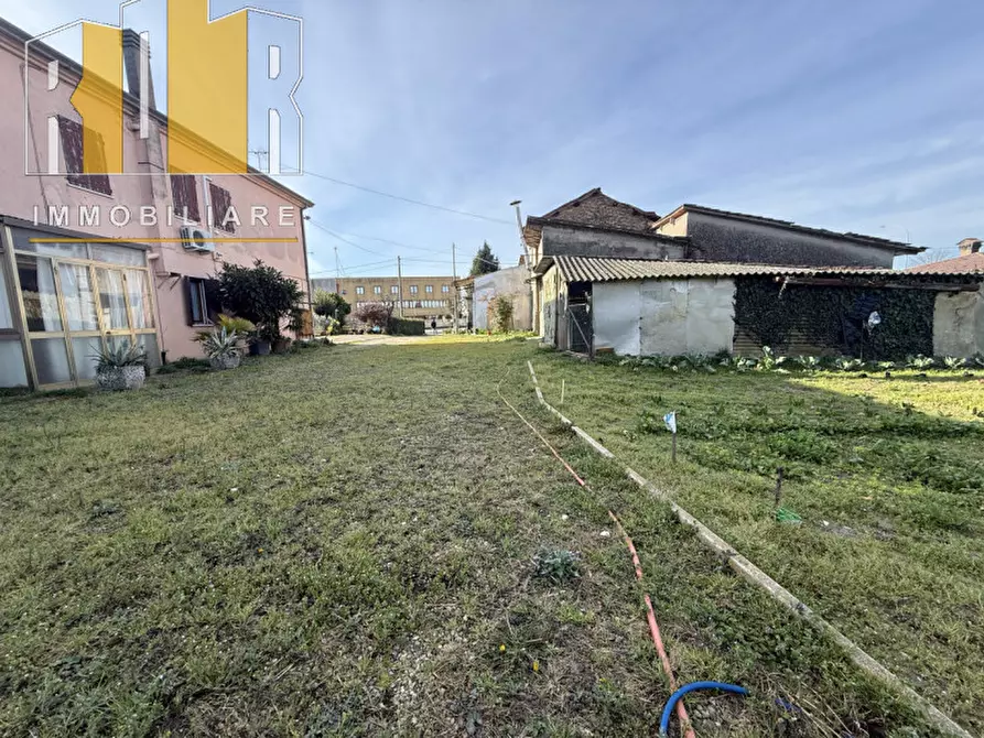 Immagine 1 di Casa trifamiliare in vendita  in Via Dante Alighieri a Pontelongo