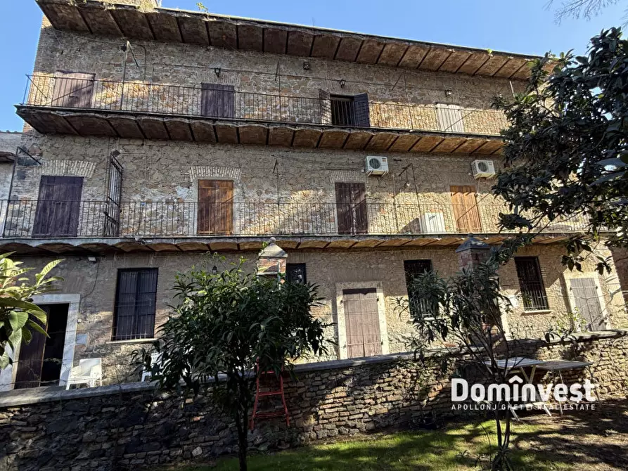 Immagine 2 di Palazzo in vendita  in Via Appia Antica a Roma