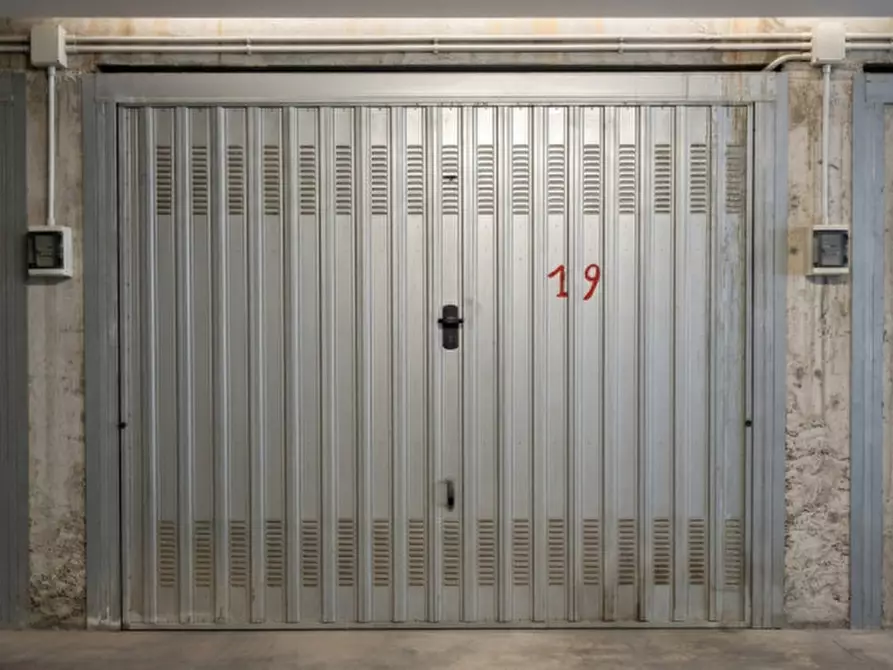 Immagine 2 di Garage in vendita  in Via De Amicis 12 a Borghetto Santo Spirito