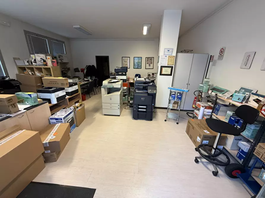 Immagine 1 di Negozio in vendita  a Padova