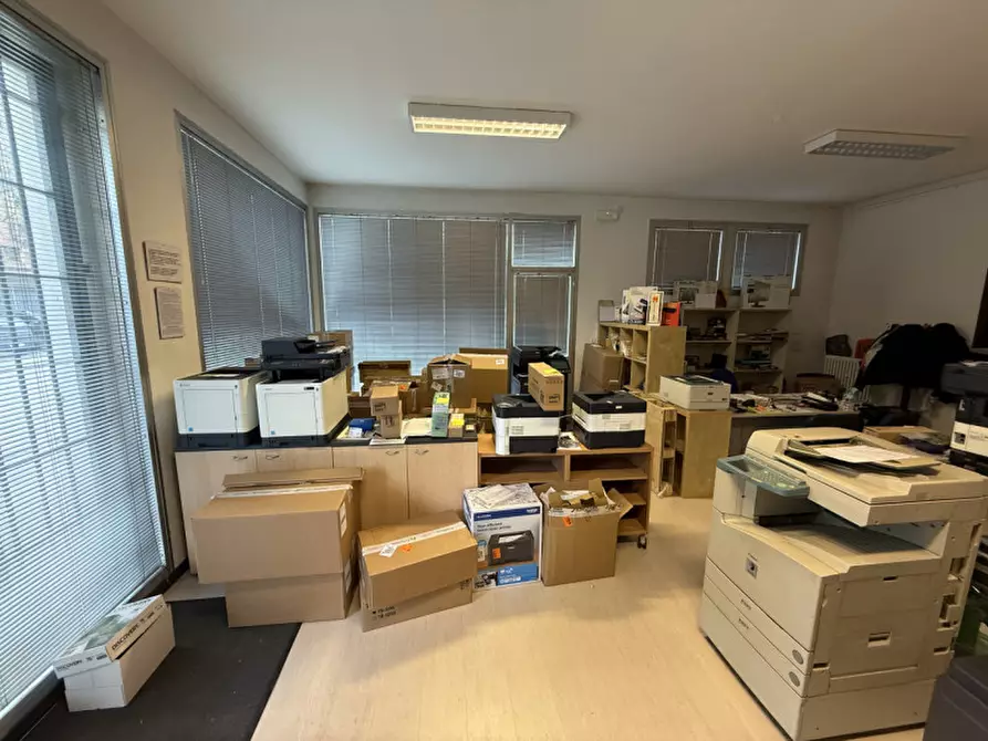 Immagine 2 di Negozio in vendita  a Padova