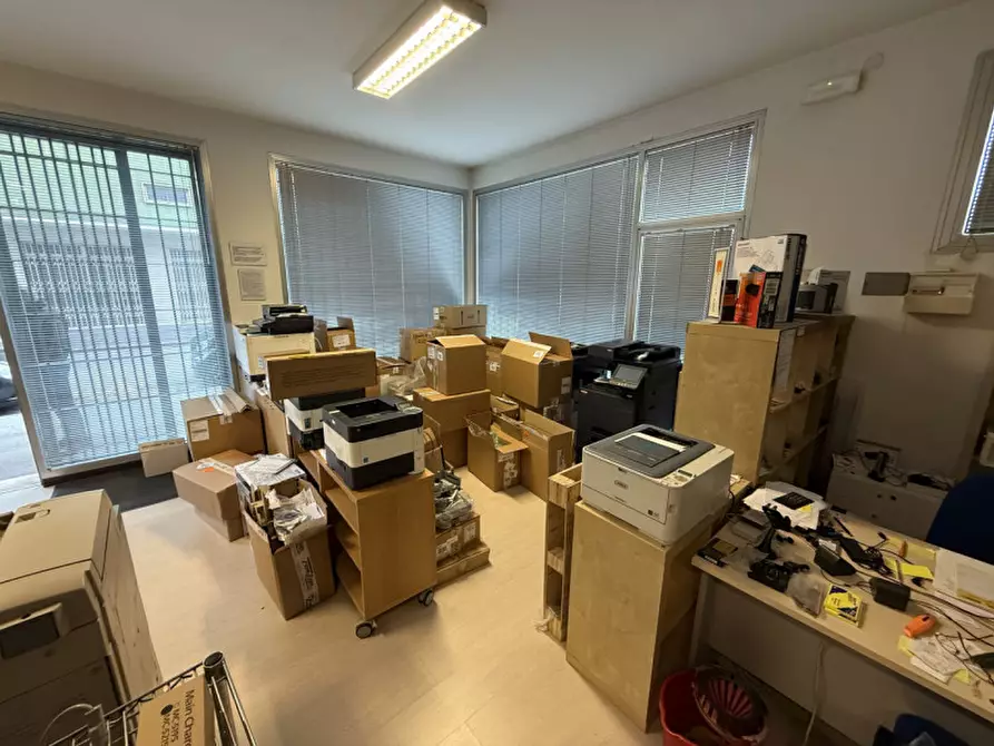 Immagine 6 di Negozio in vendita  a Padova