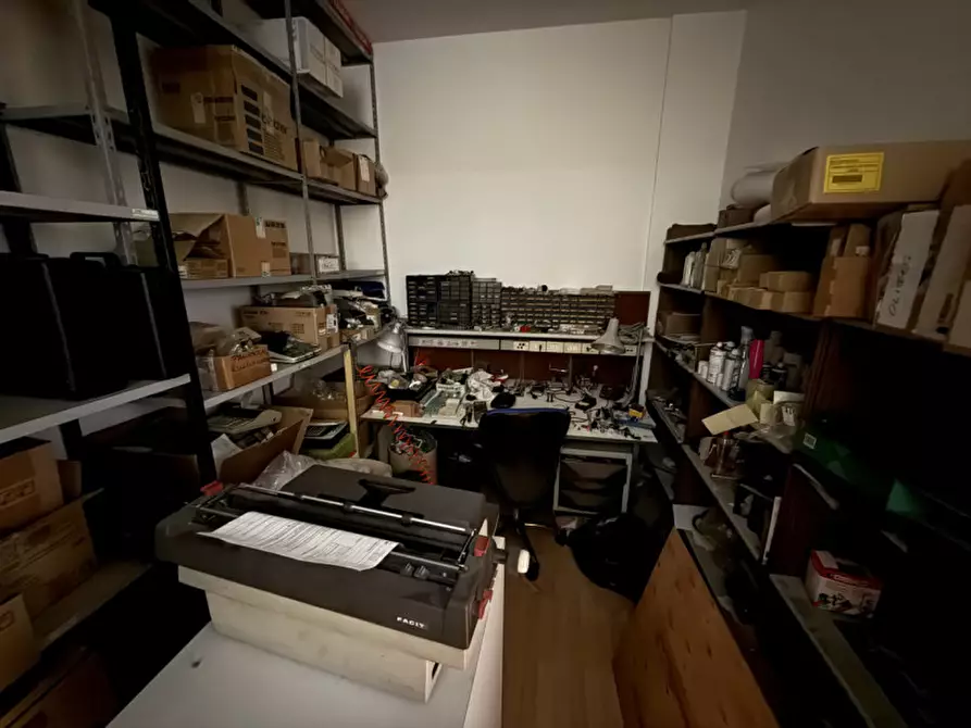 Immagine 8 di Negozio in vendita  a Padova