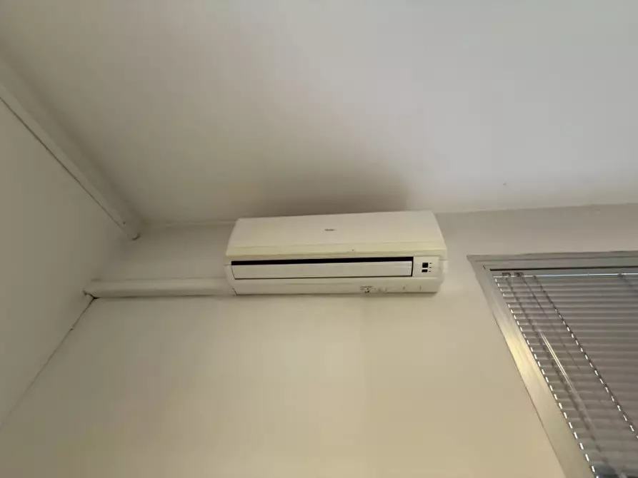 Immagine 12 di Negozio in vendita  a Padova