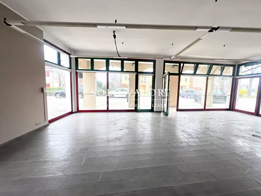 Immagine 1 di Negozio in vendita  a Vedelago