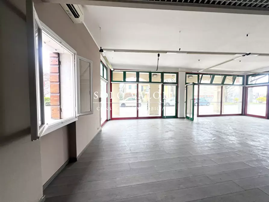 Immagine 2 di Negozio in vendita  a Vedelago