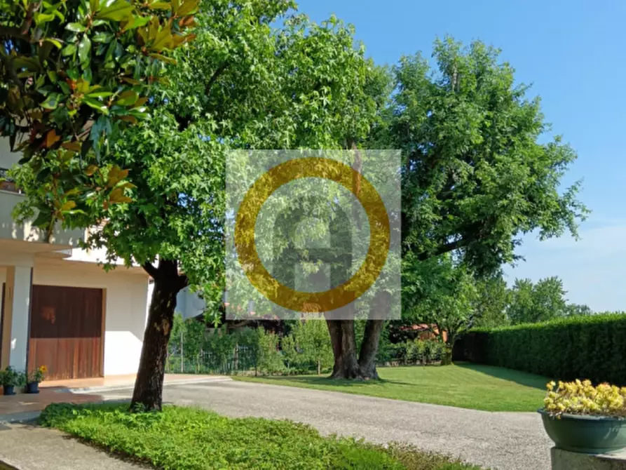 Immagine 2 di Casa bifamiliare in vendita  a Bassano Del Grappa