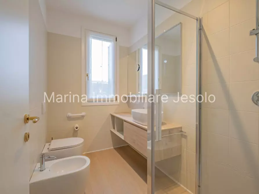 Immagine 18 di Appartamento in vendita  in Via Goffredo Mameli a Jesolo