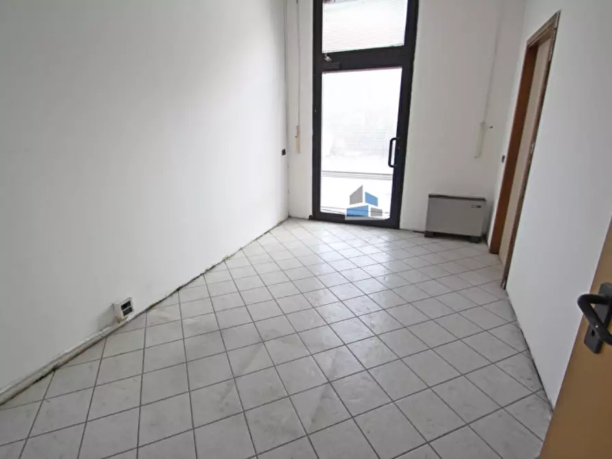 Immagine 9 di Laboratorio in affitto  in via noalese 112 a Santa Maria Di Sala