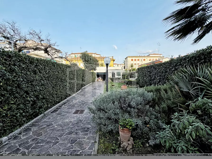 Immagine 1 di Appartamento in vendita  in Vle del Risorgimento 71 a Livorno