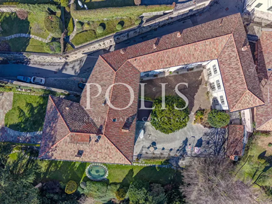 Immagine 8 di Villa in vendita  a Como