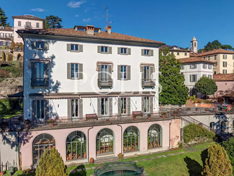 Immagine 10 di Villa in vendita  a Como