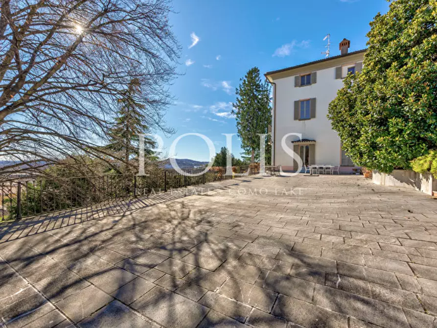 Immagine 15 di Villa in vendita  a Como