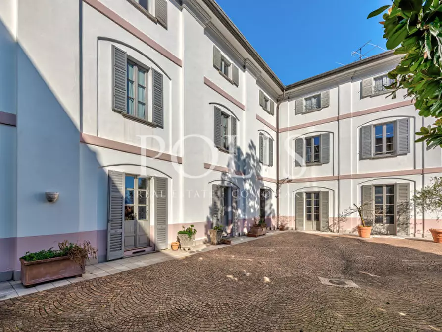 Immagine 17 di Villa in vendita  a Como