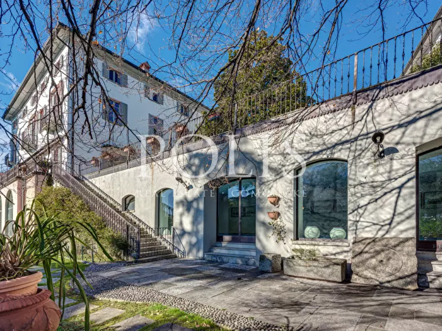 Immagine 18 di Villa in vendita  a Como