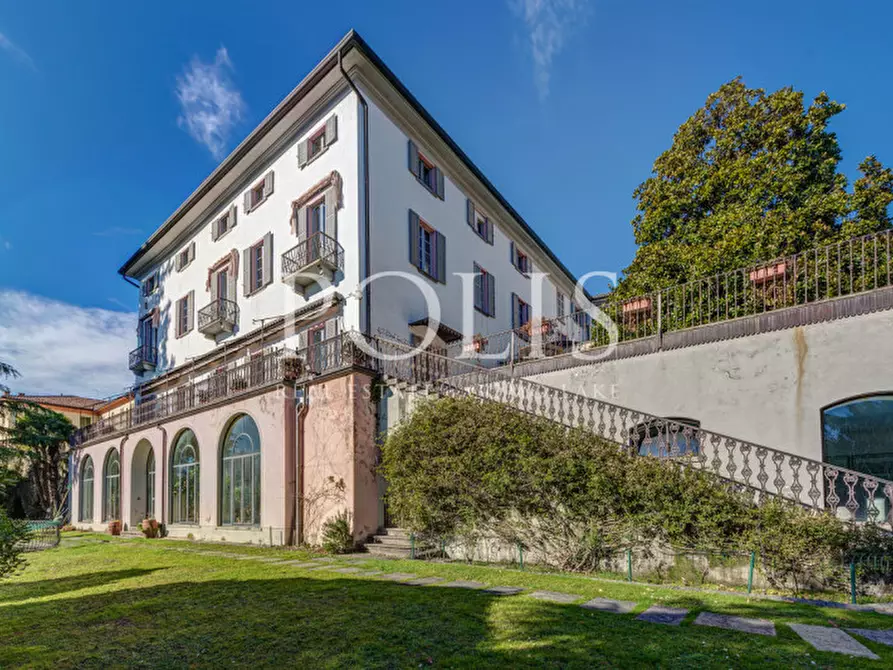 Immagine 19 di Villa in vendita  a Como