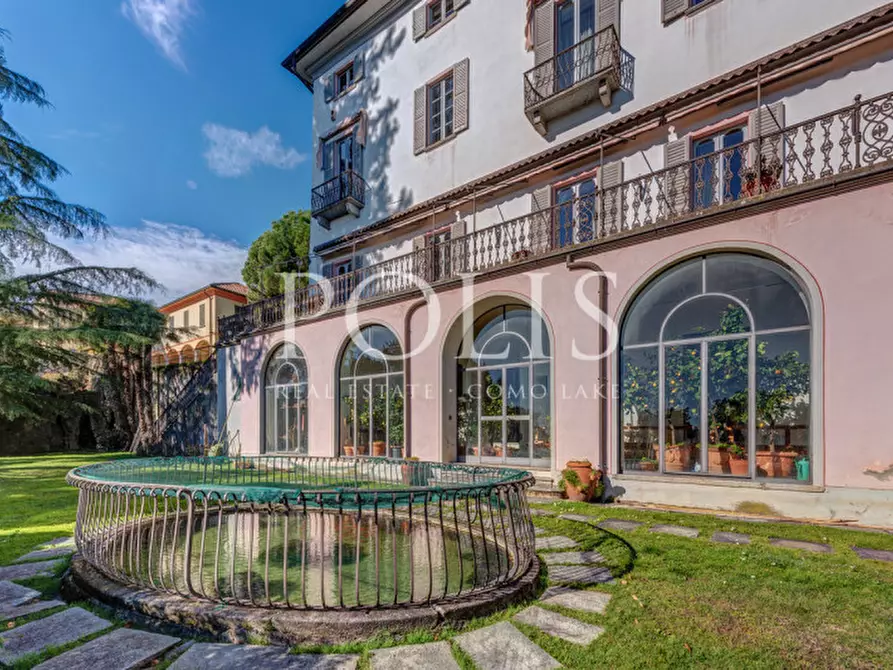 Immagine 22 di Villa in vendita  a Como