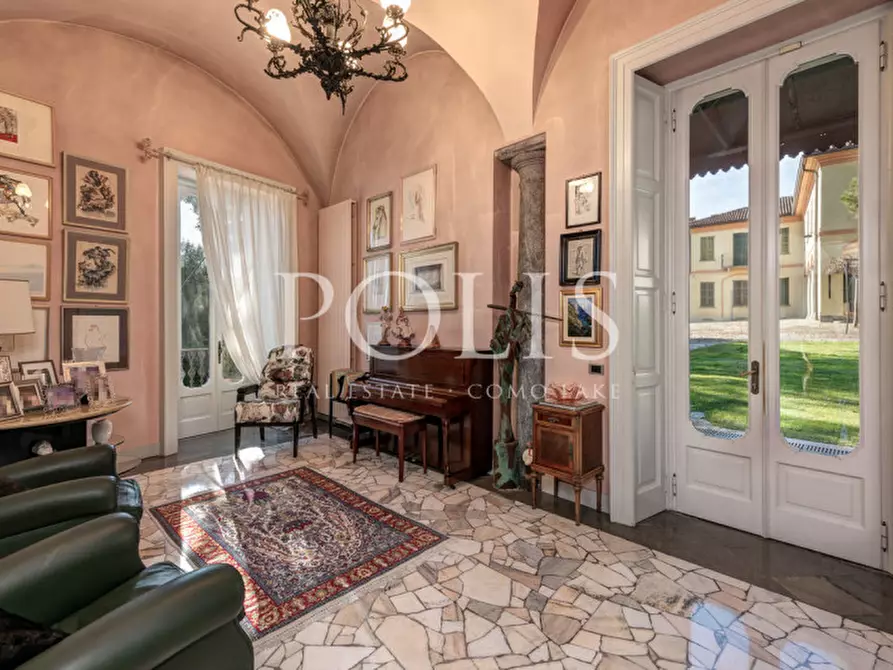 Immagine 25 di Villa in vendita  a Como