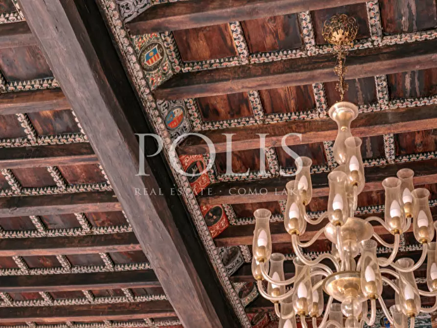 Immagine 29 di Villa in vendita  a Como