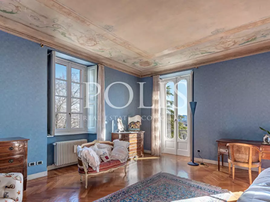 Immagine 34 di Villa in vendita  a Como