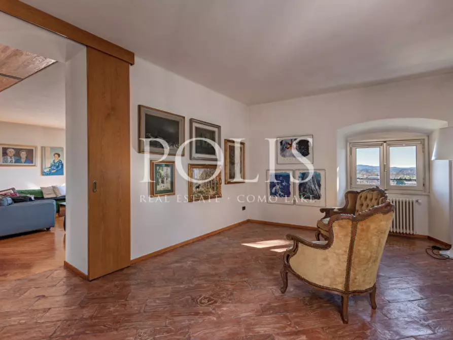 Immagine 37 di Villa in vendita  a Como