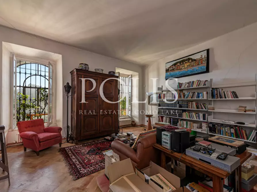 Immagine 42 di Villa in vendita  a Como