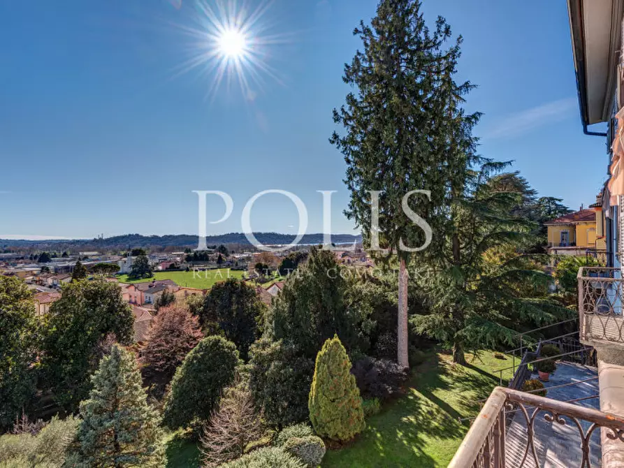 Immagine 45 di Villa in vendita  a Como