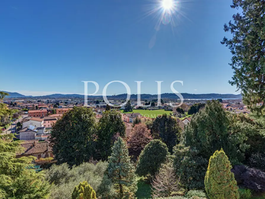 Immagine 46 di Villa in vendita  a Como