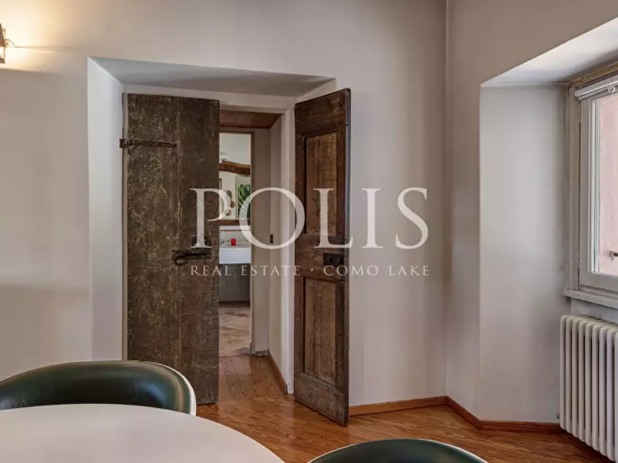 Immagine 47 di Villa in vendita  a Como