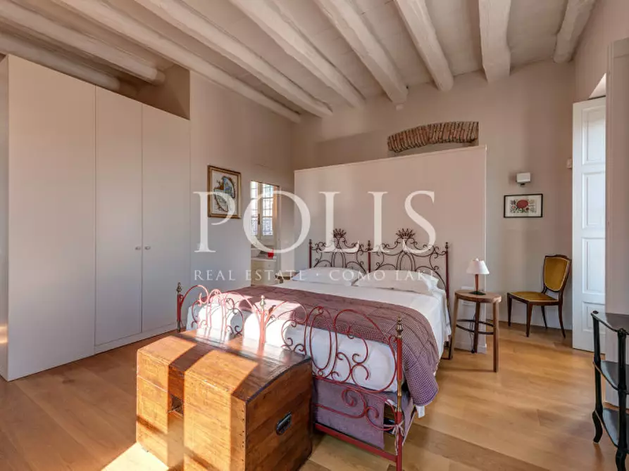 Immagine 51 di Villa in vendita  a Como