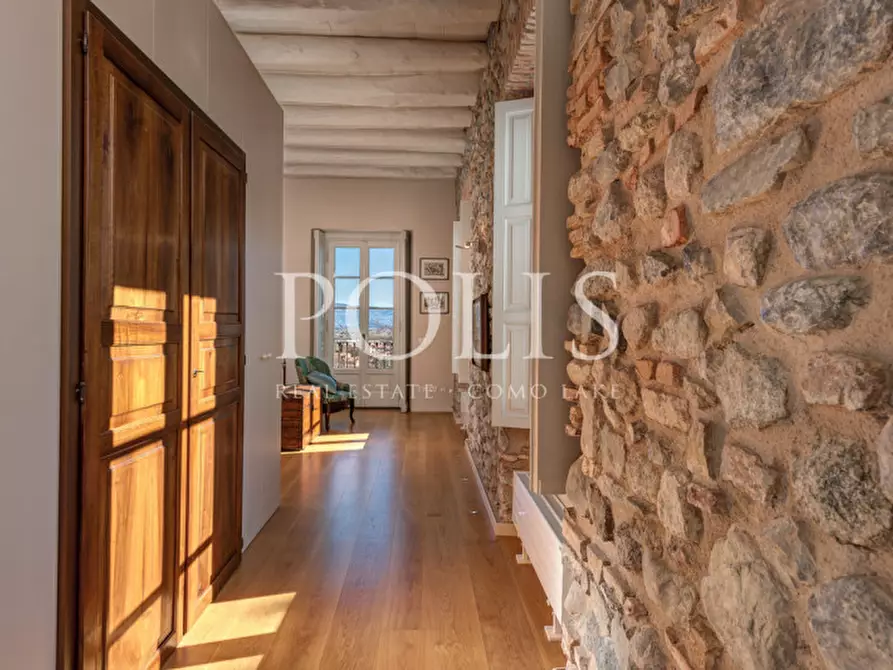 Immagine 52 di Villa in vendita  a Como