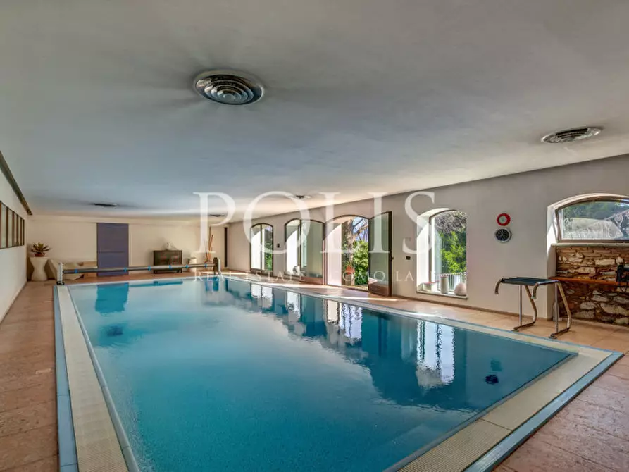 Immagine 57 di Villa in vendita  a Como