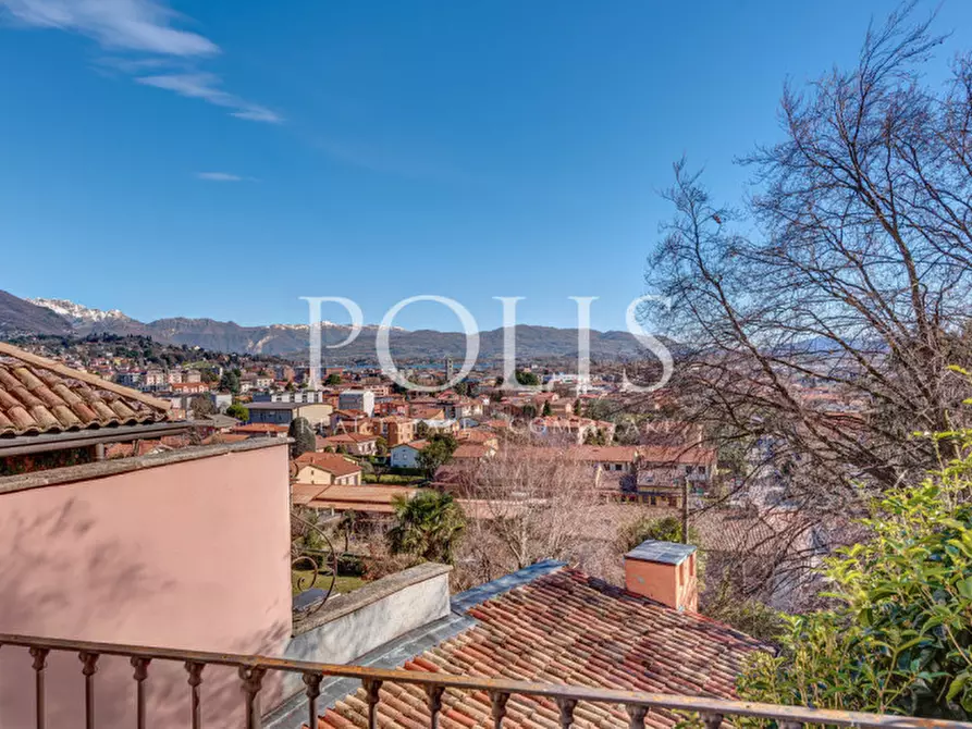 Immagine 62 di Villa in vendita  a Como