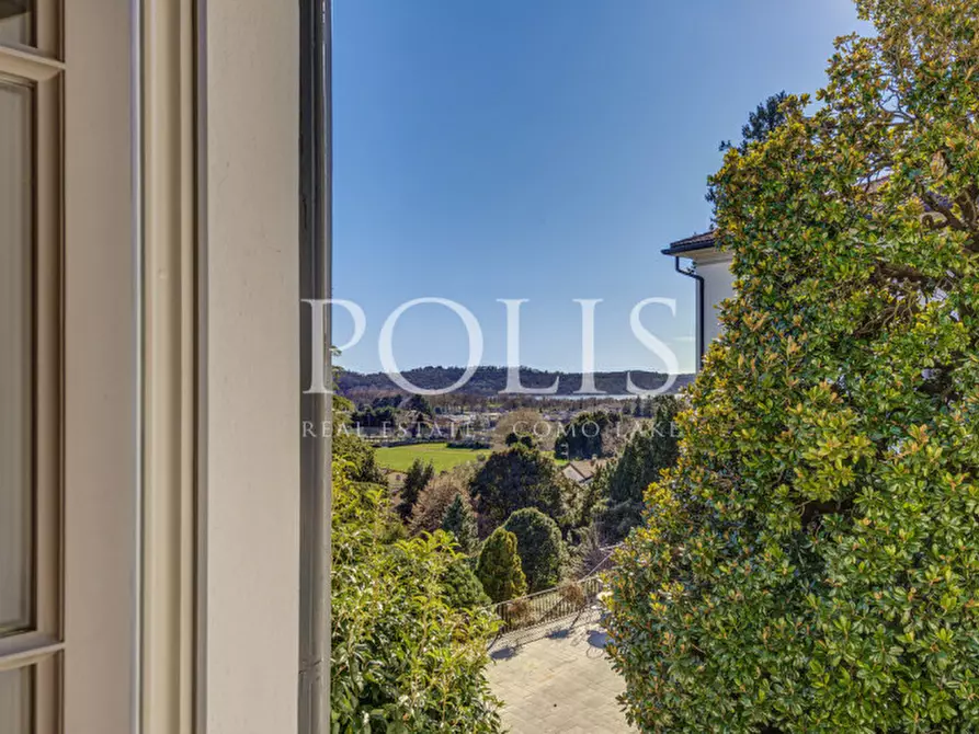 Immagine 63 di Villa in vendita  a Como