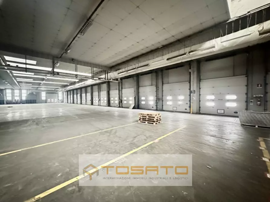 Immagine 1 di Capannone industriale in affitto  a Isola Rizza