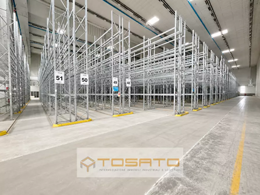 Immagine 4 di Capannone industriale in affitto  a Isola Rizza