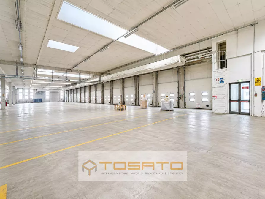 Immagine 6 di Capannone industriale in affitto  a Isola Rizza