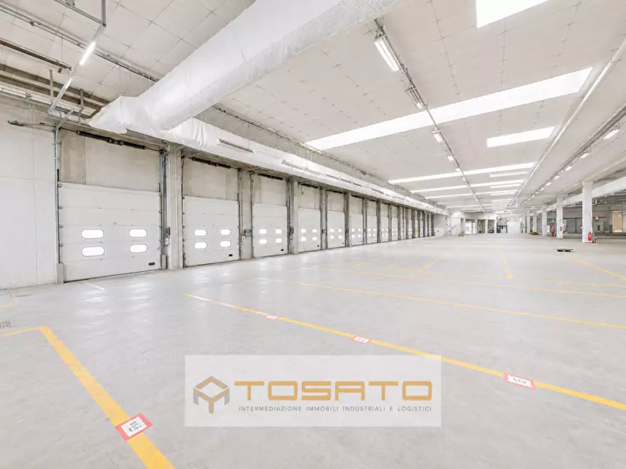 Immagine 8 di Capannone industriale in affitto  a Isola Rizza