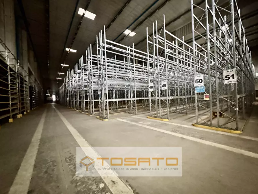 Immagine 15 di Capannone industriale in affitto  a Isola Rizza