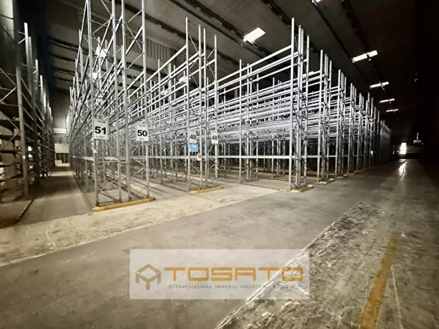 Immagine 16 di Capannone industriale in affitto  a Isola Rizza