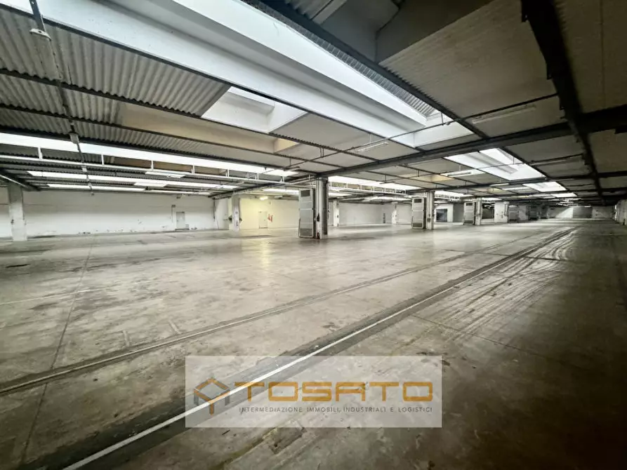 Immagine 25 di Capannone industriale in affitto  a Isola Rizza