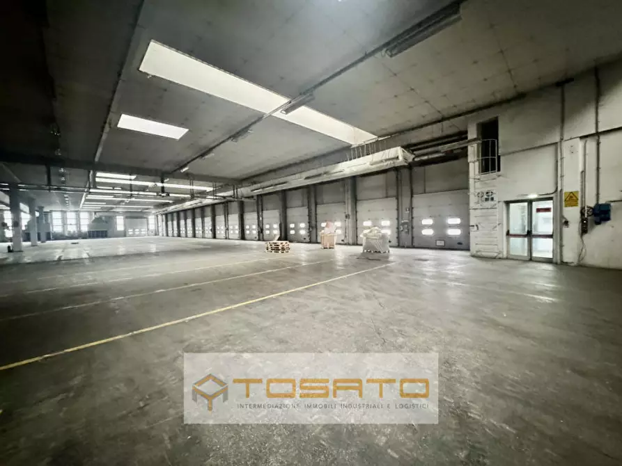 Immagine 30 di Capannone industriale in affitto  a Isola Rizza