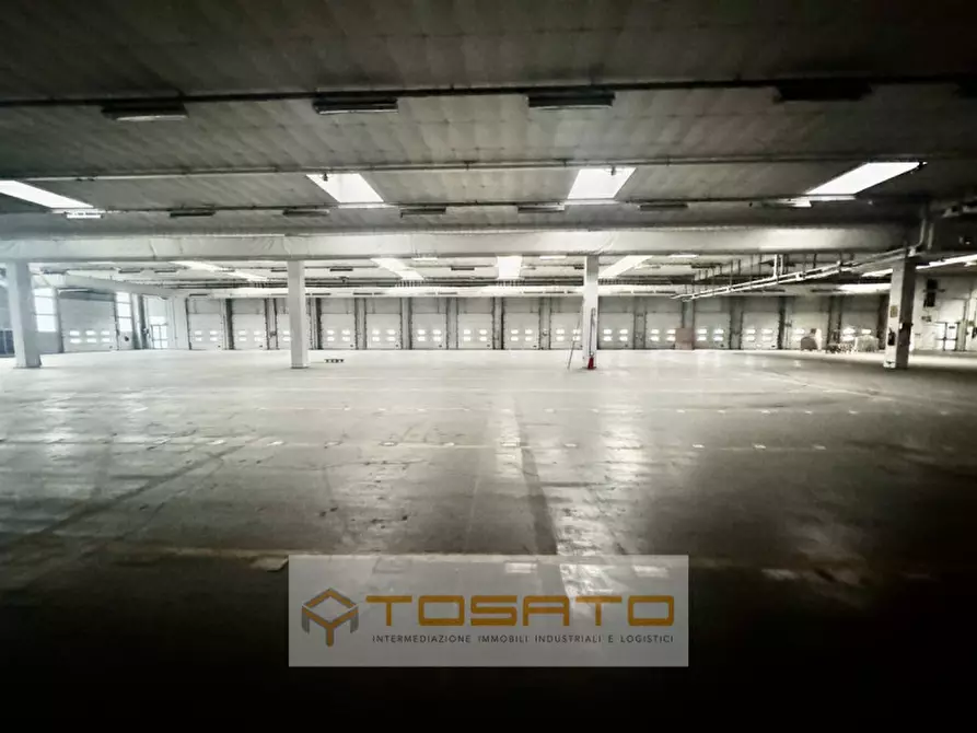 Immagine 35 di Capannone industriale in affitto  a Isola Rizza