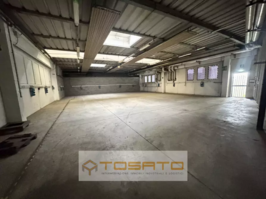 Immagine 38 di Capannone industriale in affitto  a Isola Rizza