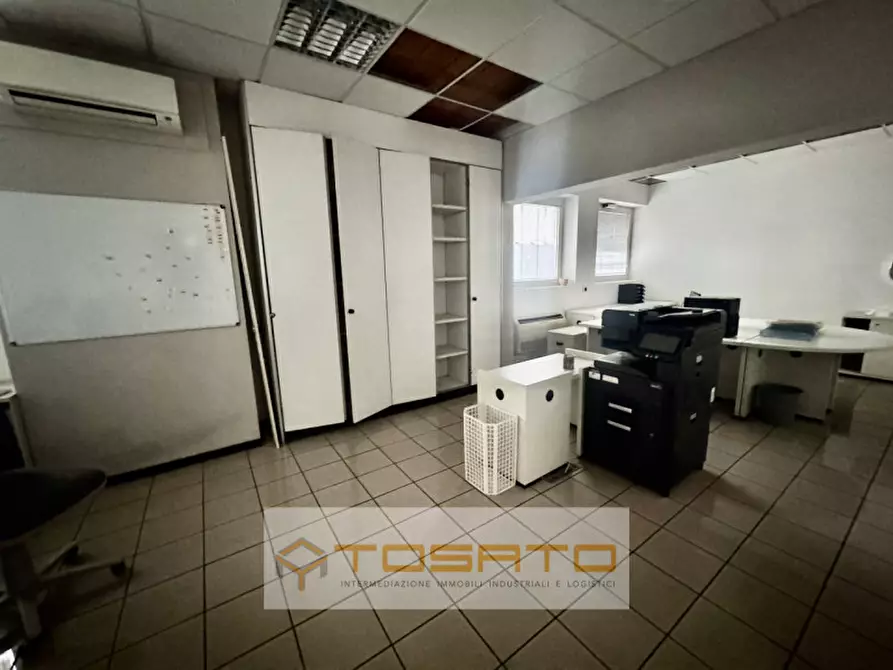 Immagine 40 di Capannone industriale in affitto  a Isola Rizza